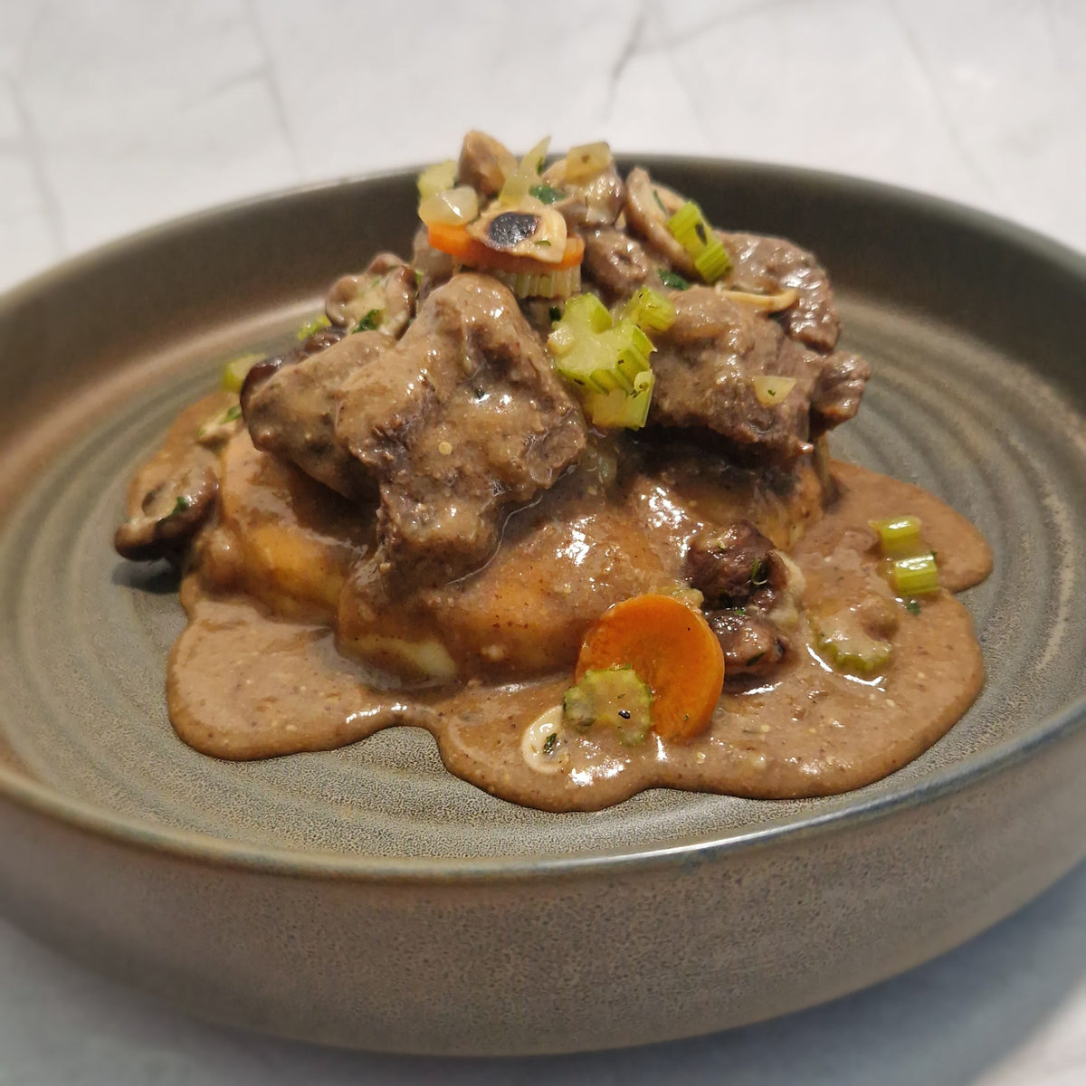 Stoofvlees met bruin bier en aardappelpuree bij Arno's to go Beveren