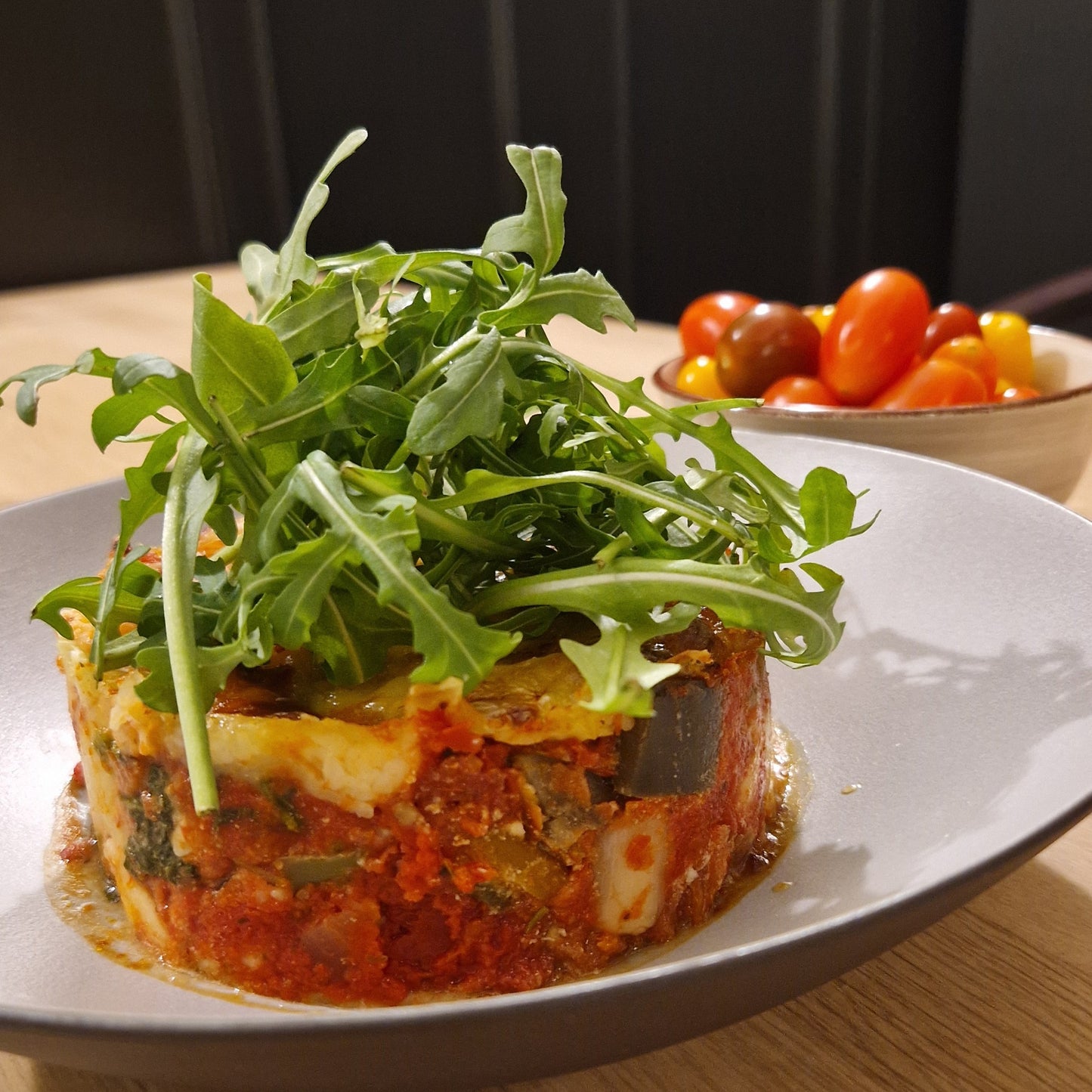 Lentelasagne met zuiderse groenten, spinazie en mozzarella