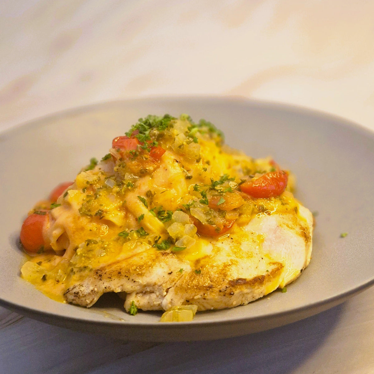 Kipfilet Aurore met pasta, tomaatjes en romige tomatensaus van Arno’s to go in Beveren